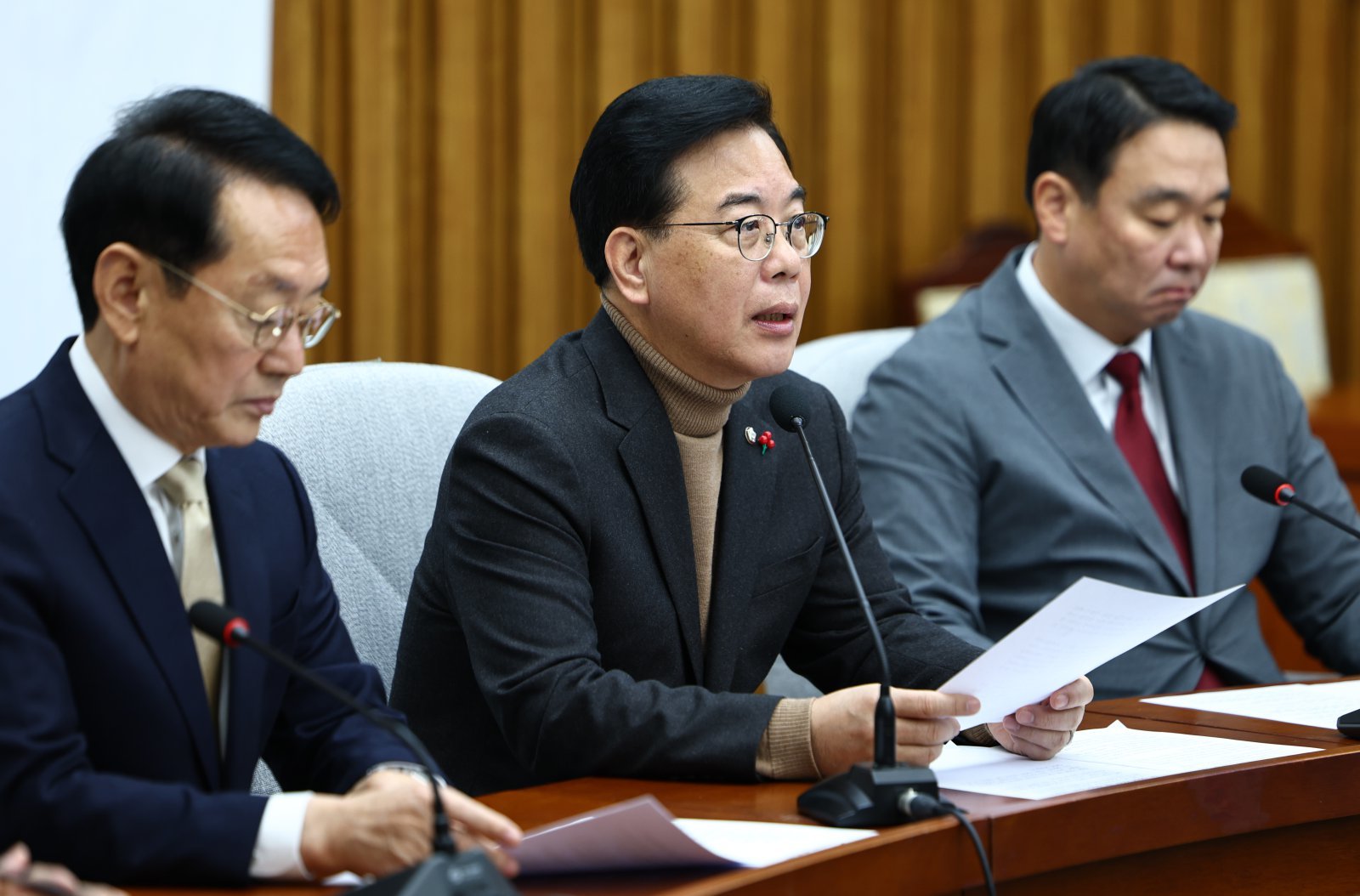 송언석 국민의힘 원내대표가 19일 오전 서울 여의도 국회에서 열린 원내대책회의에서 발언하고 있다. 2025.12.19. [서울=뉴시스]