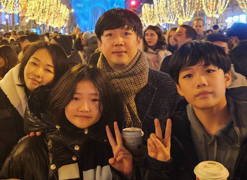 김민재 학생(맨 오른쪽) 가족 / 출처=김민재