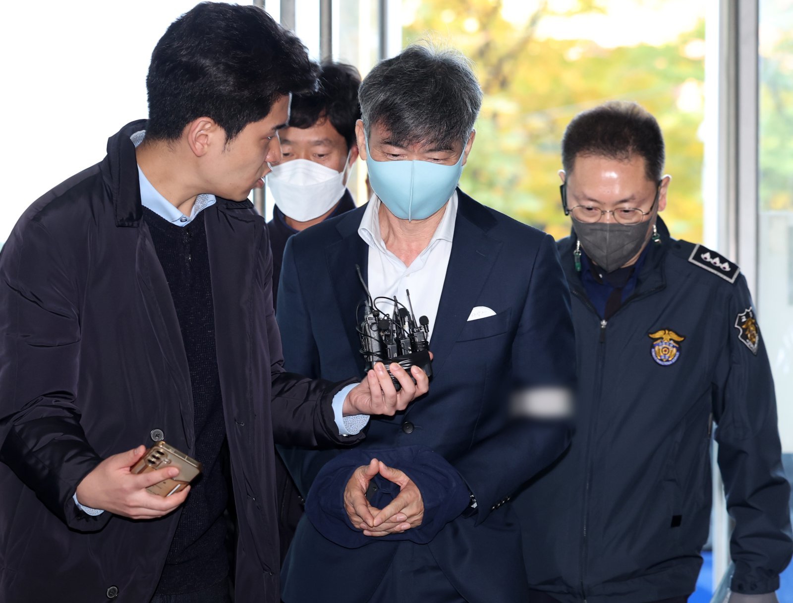 이종호 전 블랙펄인베스트 대표가 1일 오전 서울 서초구 순직 해병 특별검사팀 사무실에서 피의자 소환 조사를 받기 위해 출석하고 있다. 2025.11.01. [서울=뉴시스]