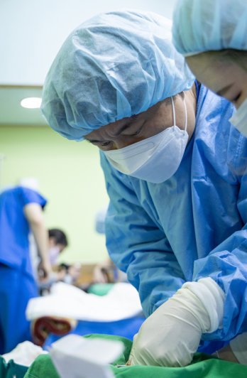 경기도 용인의 유기동물보호소에서 의료 봉사활동을 진행했던 금천24시 K동물의료센터 대표원장. 사진=금천24시K동물의료센터 제공