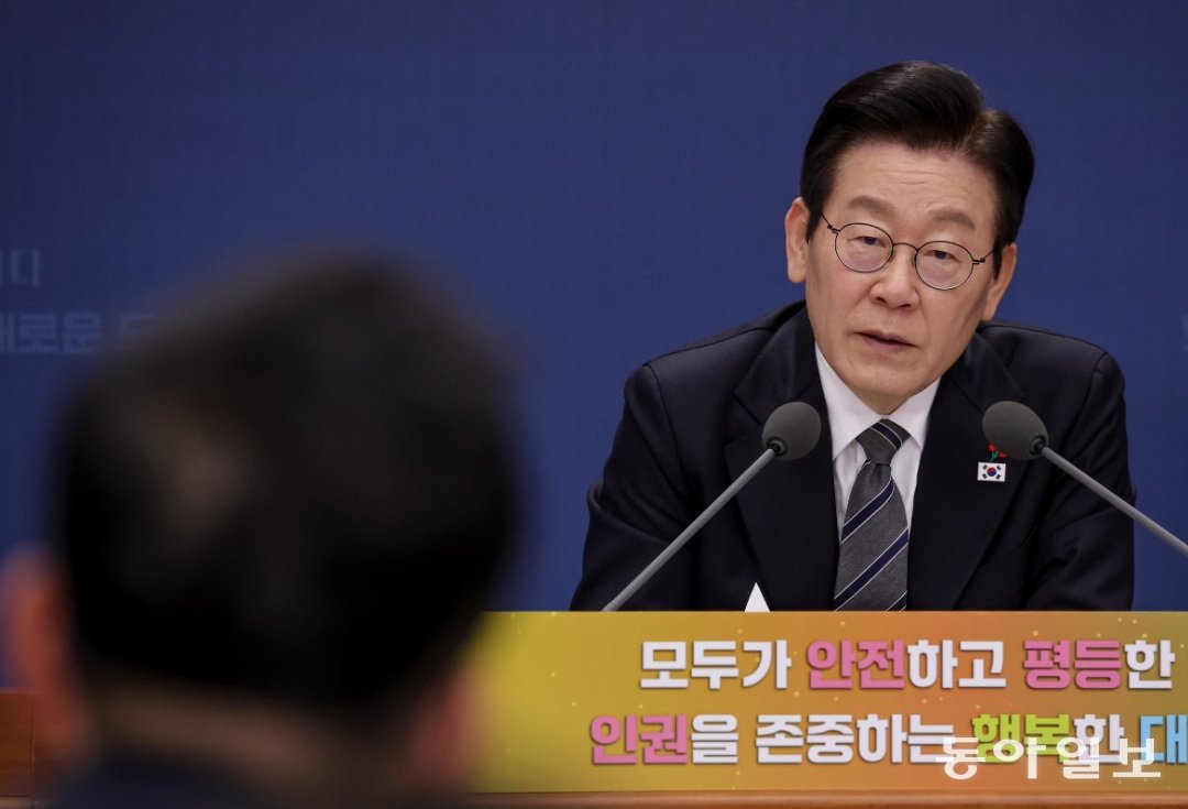 이재명 대통령이 19일 정부서울청사 별관에서 열린 법무부(대검찰청), 성평등가족부 업무보고에서 발언하고 있다. 2025.12.19 대통령실사진기자단 동아일보 송은석 기자 silverstone@donga.com