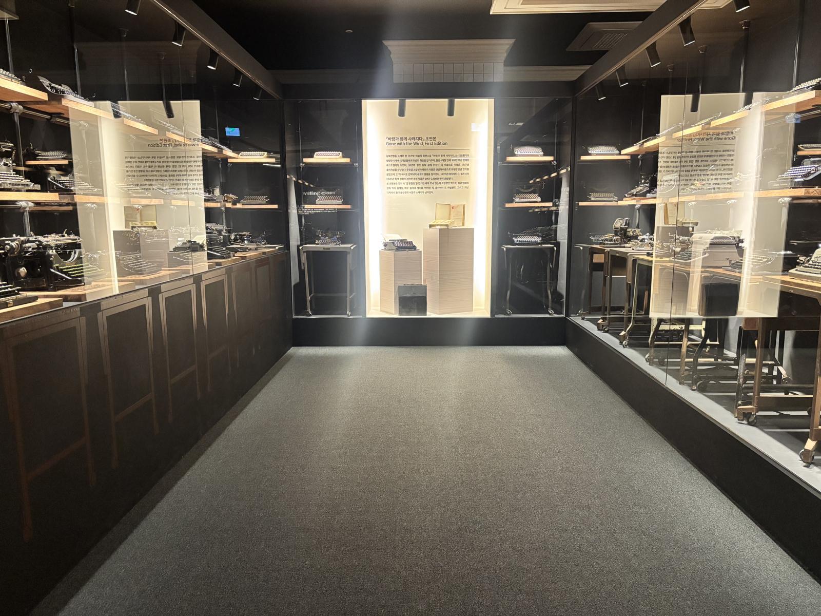 타자기와 함께 바람과 함께 사라지다 초판본(1938)도 전시돼 있다. 황소영 기자 fangso@donga.com