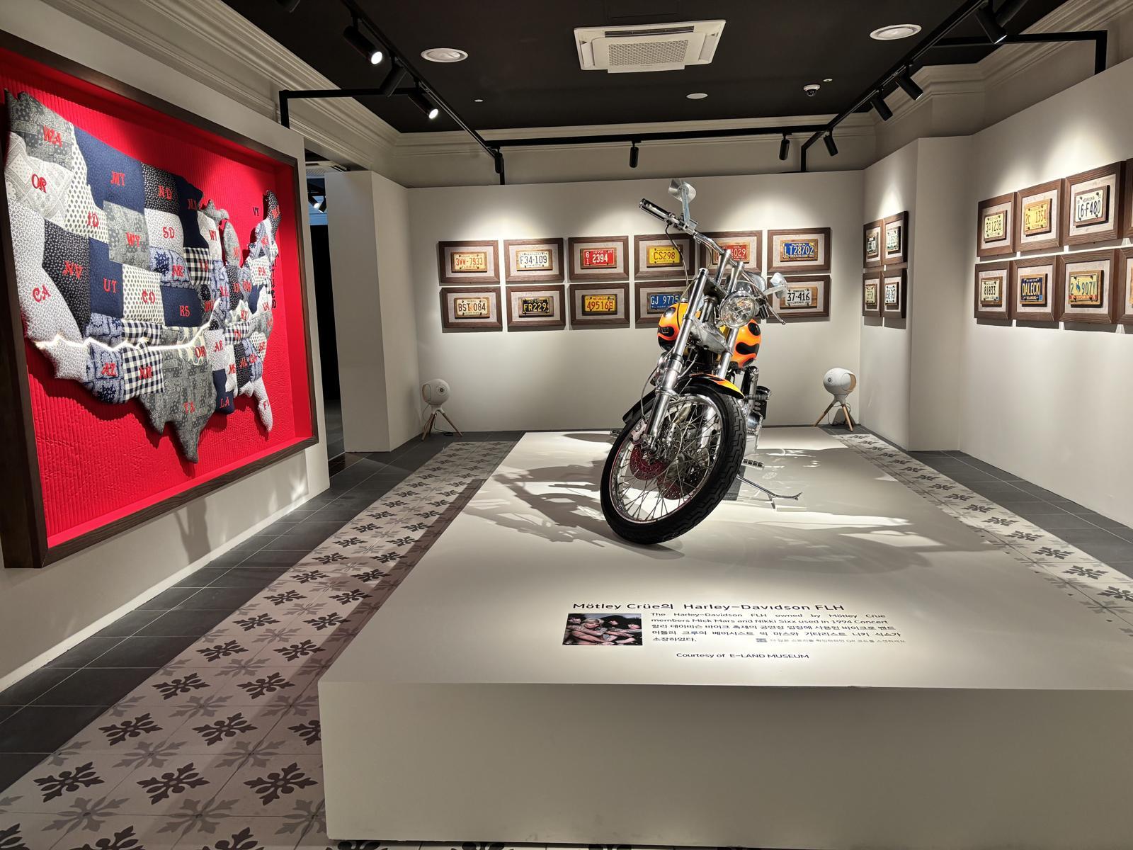 바이크로 밴드 머틀리 크루의 할리데이비슨FLH. 황소영 기자 fangso@donga.com