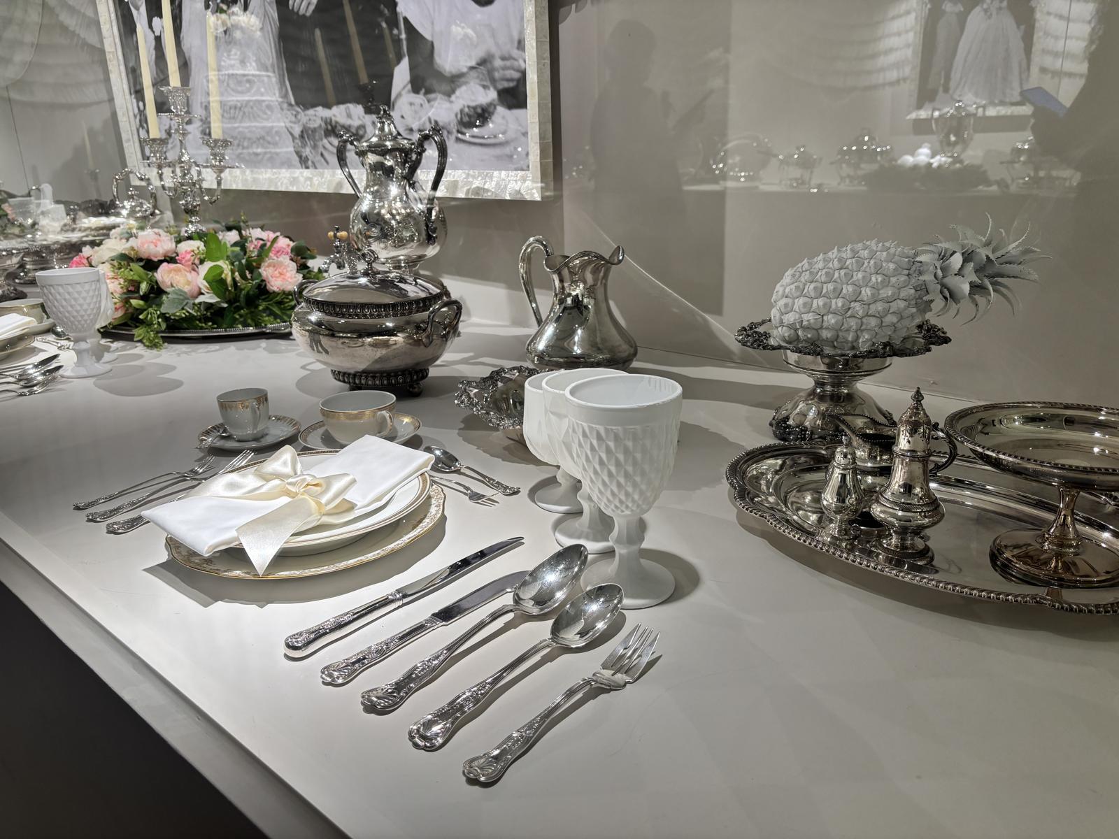 존F.케네디 결혼식 피로연에 쓰인 식기 및 실버웨어 컬렉션. 황소영 기자 fangso@donga.com