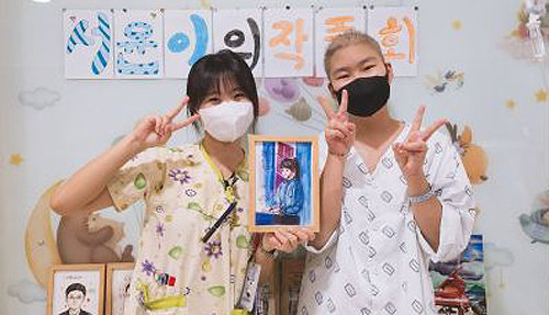 심장병과 급성백혈병으로 서울성모병원에서 5년간 투병한 청소년이, 그림을 통해 희망을 전하고 싶은 소망으로 미술 활동을 전문적으로 펼칠 수 있는 ‘솔윤공방’을 부산에 열었다.(서울성모병원 제공)