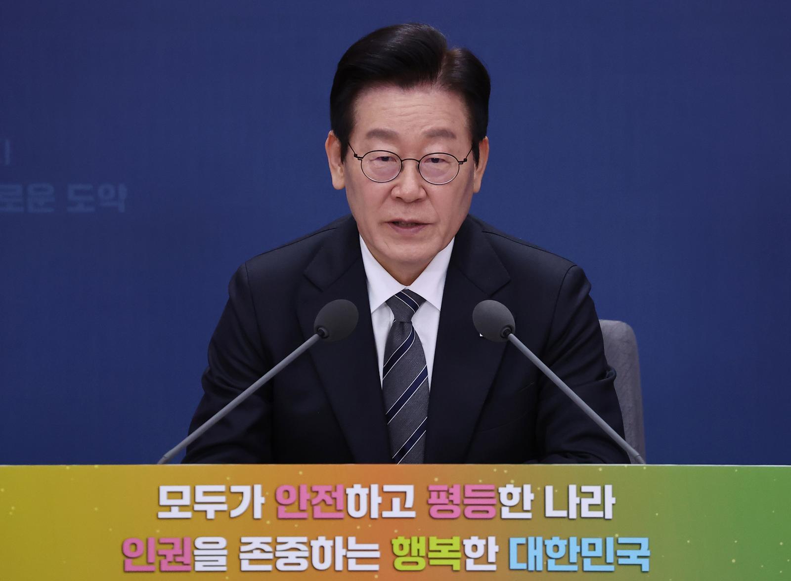 이재명 대통령이 19일 서울 종로구 정부서울청사 별관에서 열린 법무부(대검찰청)·성평등가족부 업무보고에서 발언하고 있다. (대통령실통신사진기자단) 2025.12.19.