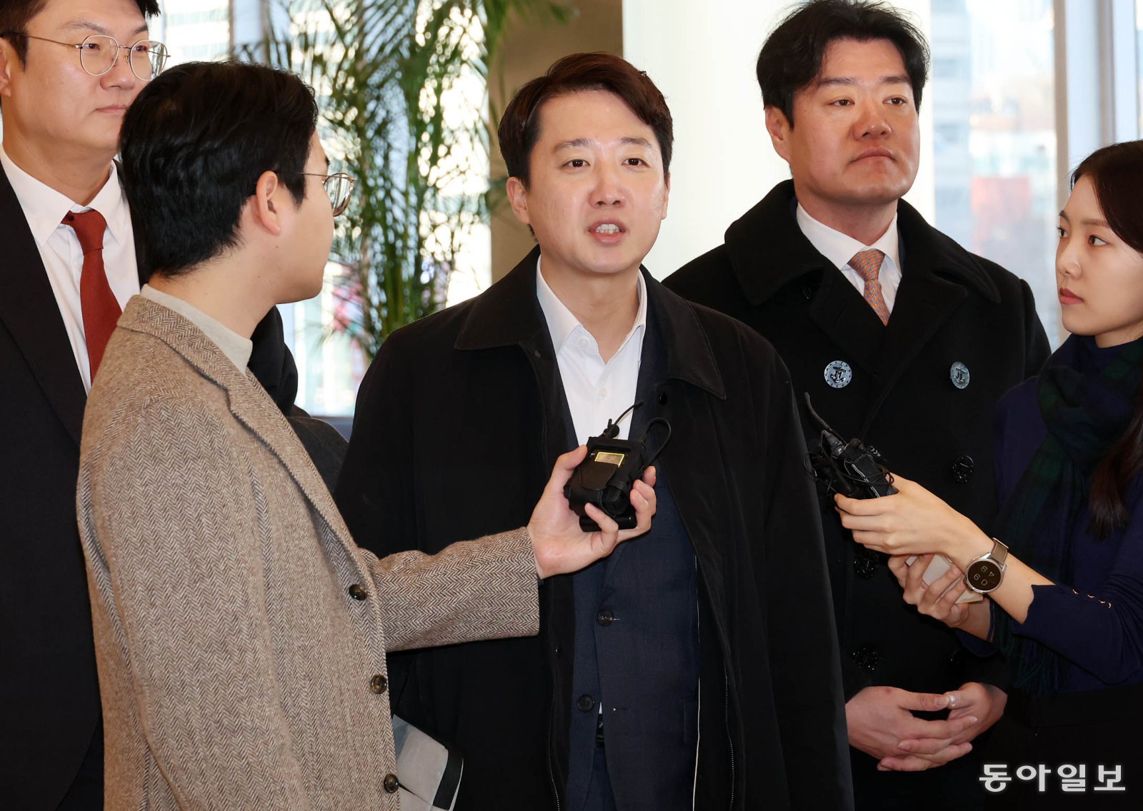 국민의힘 대표 당시 당 공천 과정에 개입했다는 의혹을 받는 이준석 개혁신당 대표가 21일 서울 종로구 KT 광화문빌딩에 마련된 김건희 특검(특별검사 민중기) 사무실에 피의자 조사를 받기 위해 출석하고 있다. 전영한 기자 scoopjyh@donga.com