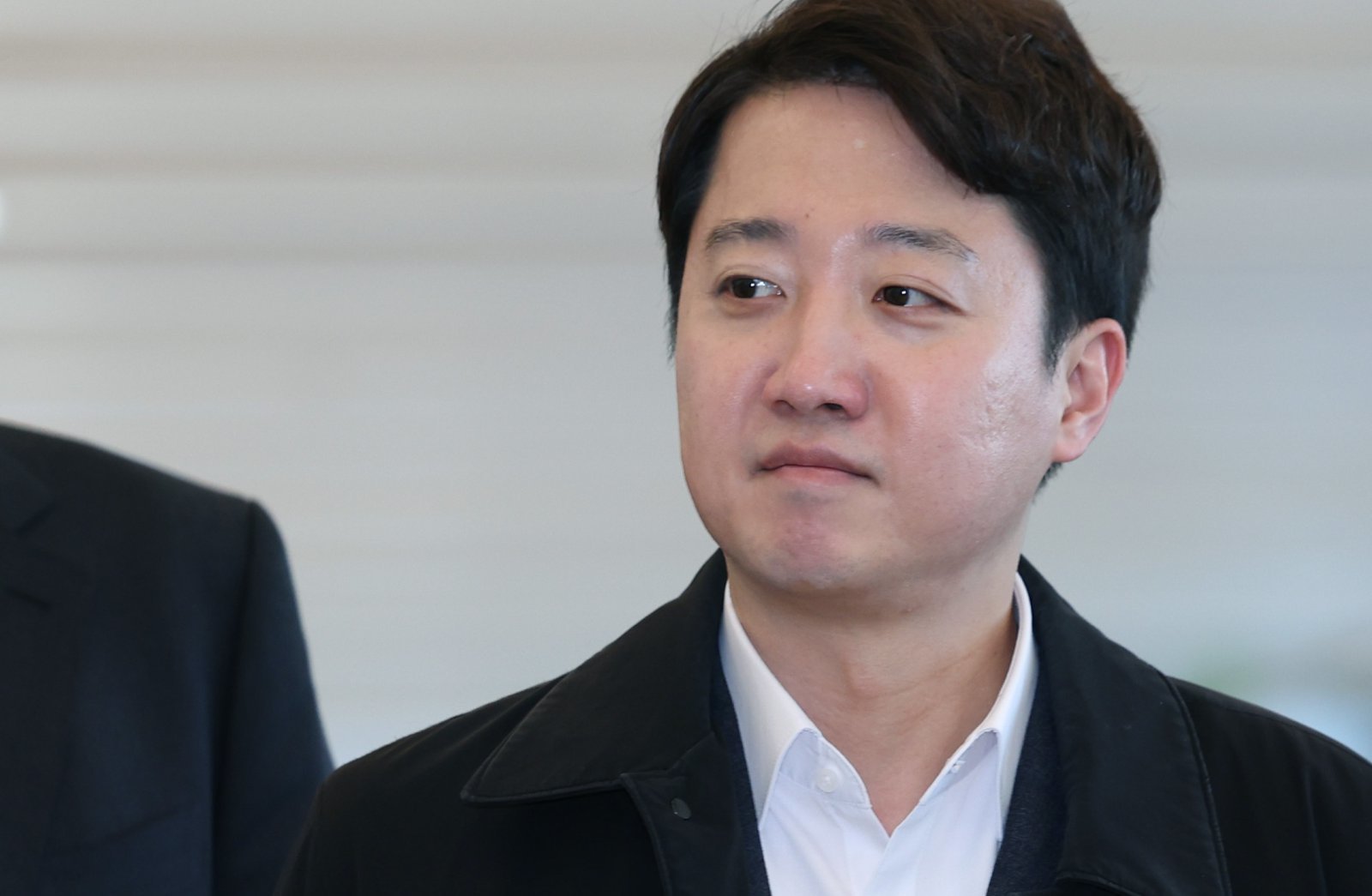 이준석 개혁신당 대표가 21일 서울 종로구 광화문 KT 빌딩에 마련된 김건희 특검(특별검사 민중기) 사무실에 윤석열 전 대통령 부부의 공천개입 의혹 관련 조사를 받기 위해 피의자 신분으로 출석하고 있다. 뉴시스