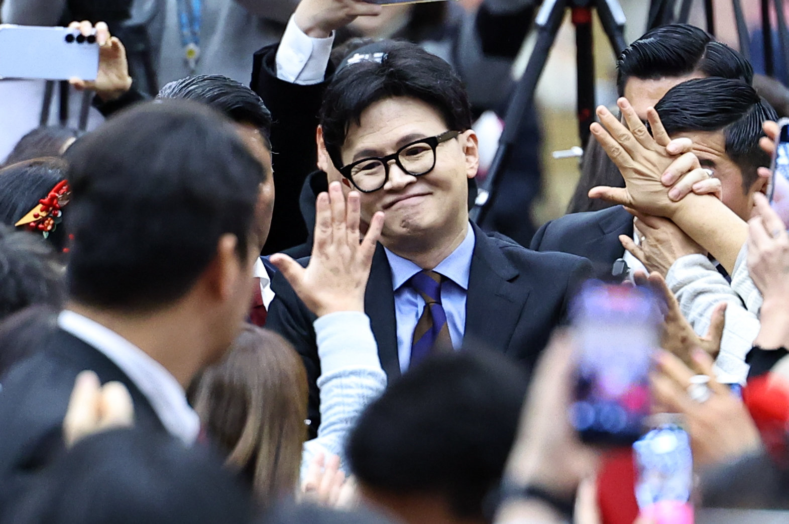 한동훈 전 국민의힘 대표가 21일 경기 고양시 킨텍스 그랜드볼룸에서 열린 토크콘서트에 입장하고 있다. 2025.12.21 고양=뉴시스