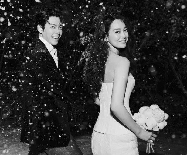 배우 신민아와 김우빈의 웨딩 사진. AM엔터테인먼트 인스타그램