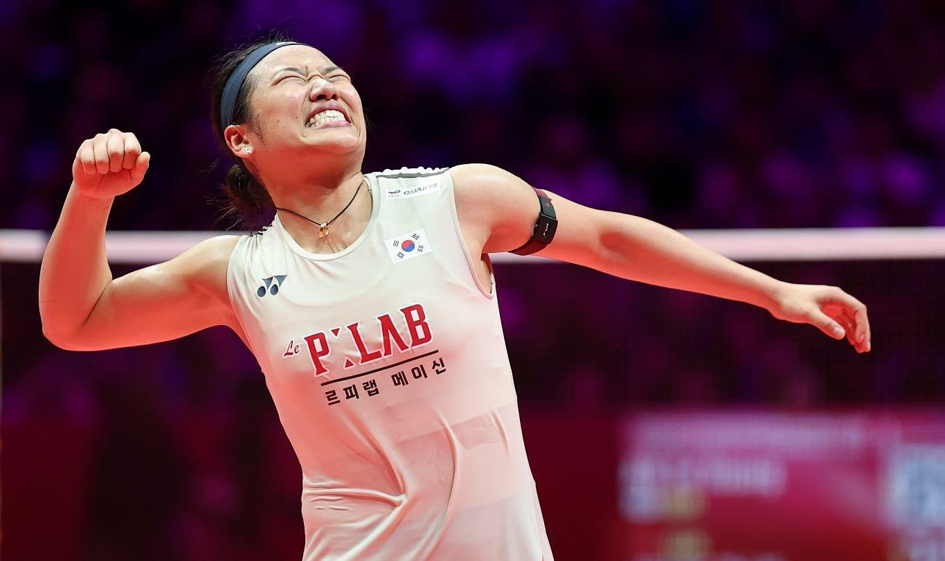 ‘배드민턴 여제’ 안세영이 21일 중국 항저우에서 열린 세계배드민턴연맹(BWF) 월드투어 파이널스 여자 단식 결승전에서 왕즈이(중국)를 꺾고 우승을 차지한 뒤 포효하고 있다. 안세영은 11승을 기록하며 남자 단식 모모타 겐토(일본)와 함께 한 시즌 최다승 타이를 이뤘다. 게티이미지