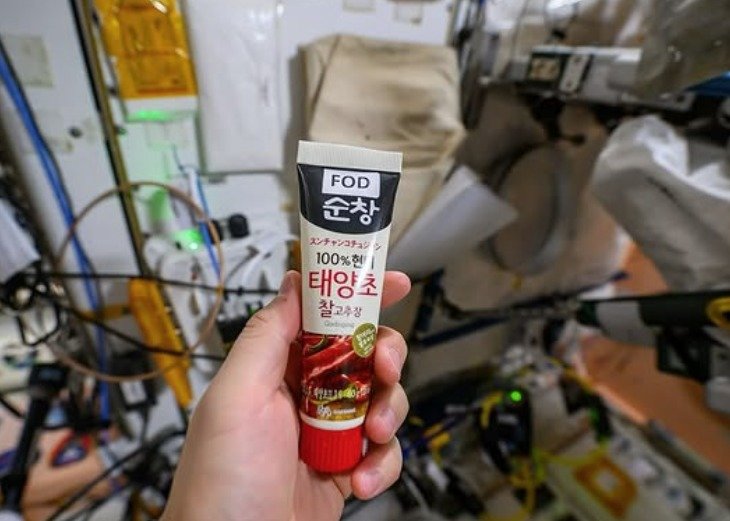 조니 김이 지난 4월 30일 국제우주정거장(ISS)에서 찍은 순창 고추장 사진. 사진=조니 김 인스타그램 갈무리
