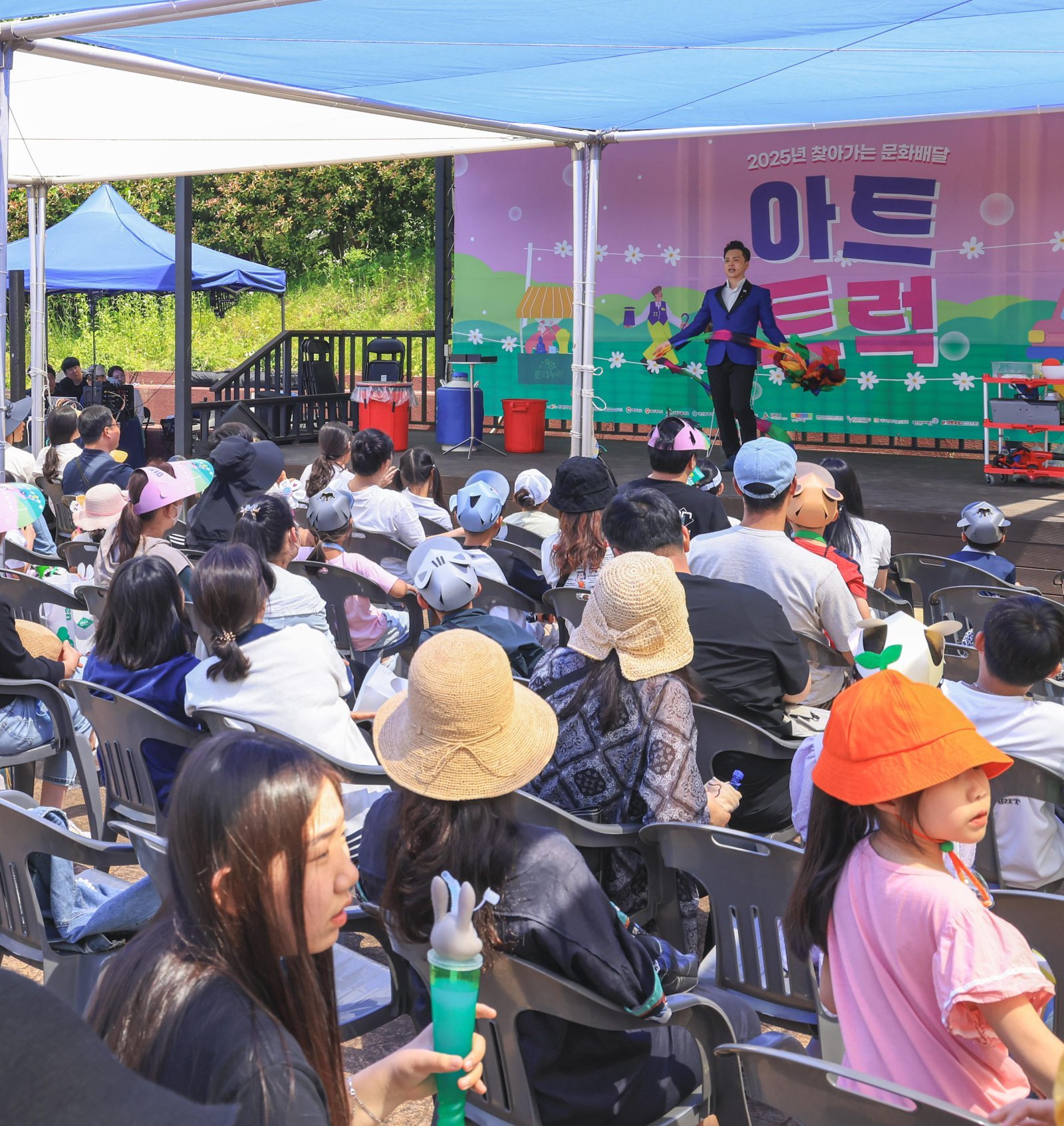 한국문화예술위원회와 한국과학창의재단은 지난 6월 7일 경남 거제를 방문해 지역민 및 소외계층 대상 공연 관람 기회를 제공했다.