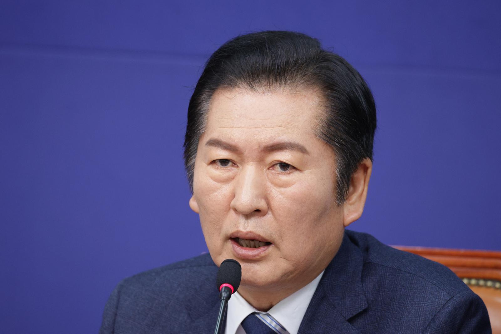 정청래 더불어민주당 대표가 22일 서울 여의도 국회에서 열린 최고위원회의에서 발언하고 있다. 뉴스1