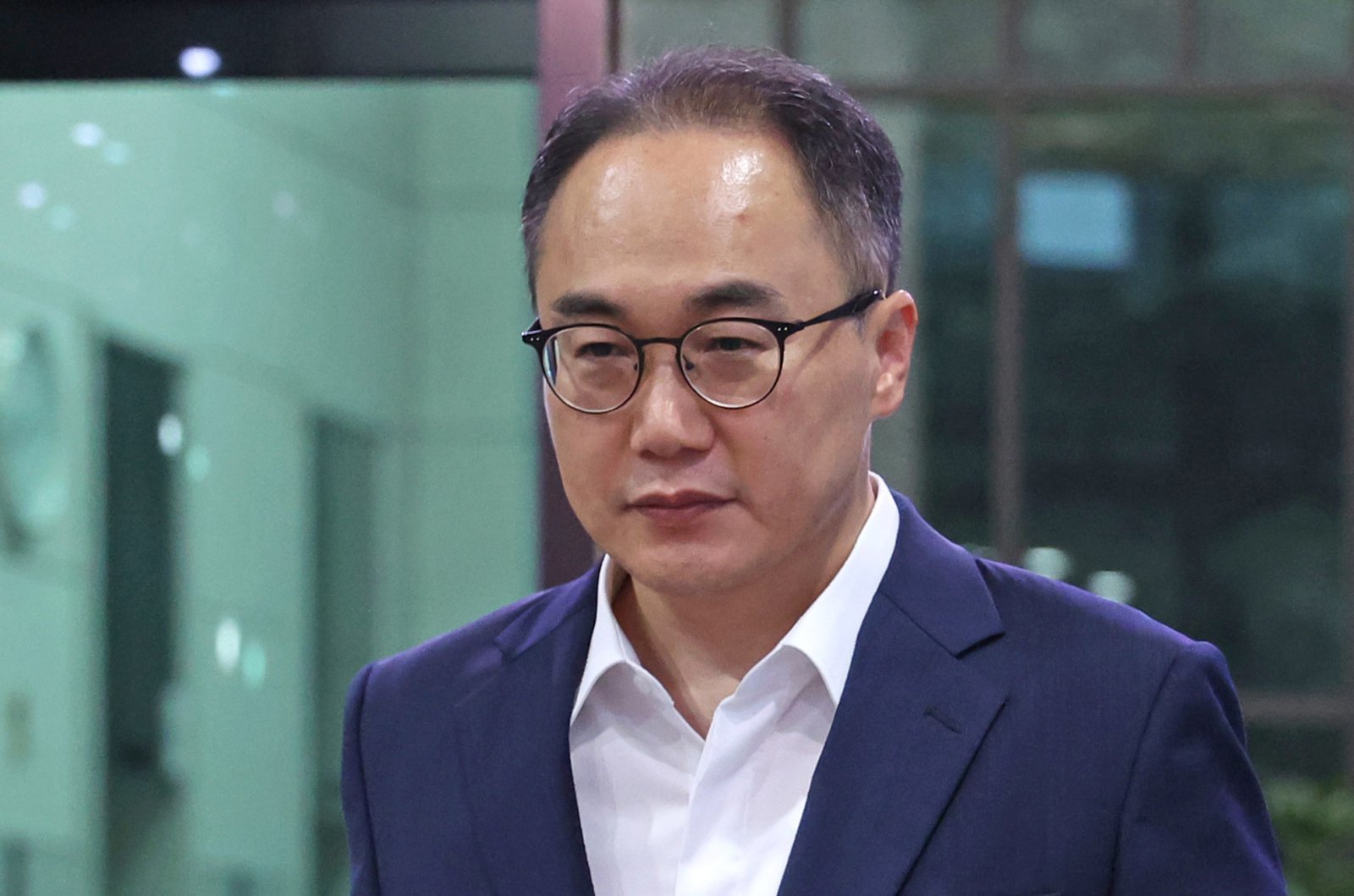 이원석 검찰총장이 2일 서울 서초구 대검찰청에서 퇴근하고 있다. 이 총장은 이날 기자회견을 통해 더불어민주당의 이재명 전 대표 연루 사건 수사를 이끈 현직 검사 4명에 대한 탄핵소추안 발의 추진을 비판했다. 2024.07.02.[서울=뉴시스]