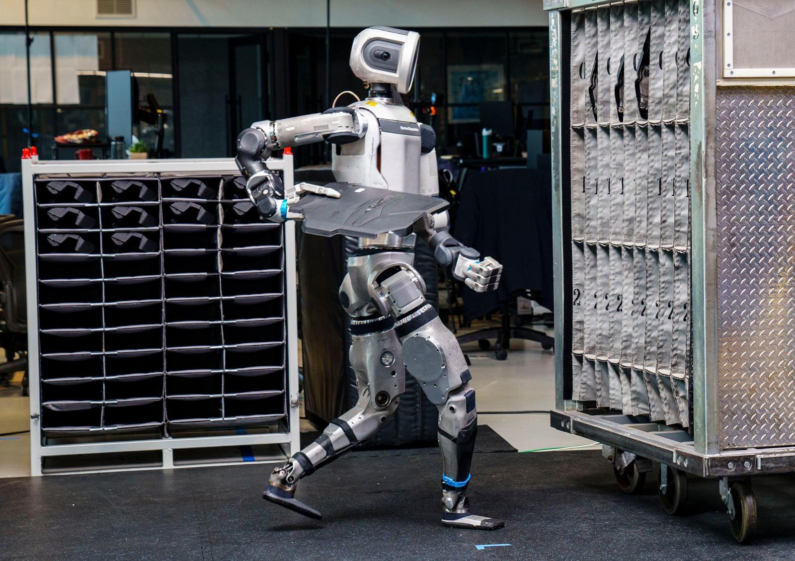 현대자동차그룹의 로봇 전문 자회사 보스턴다이내믹스가 2024년 10월 공개한 ‘아틀라스’ 영상. 
보스턴다이내믹스 유튜브 영상 캡처