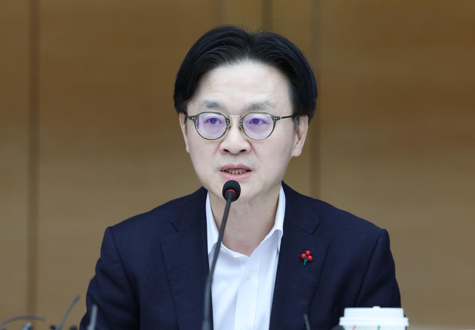 김정관 “내년 석유화학 설비 370만t 감축”