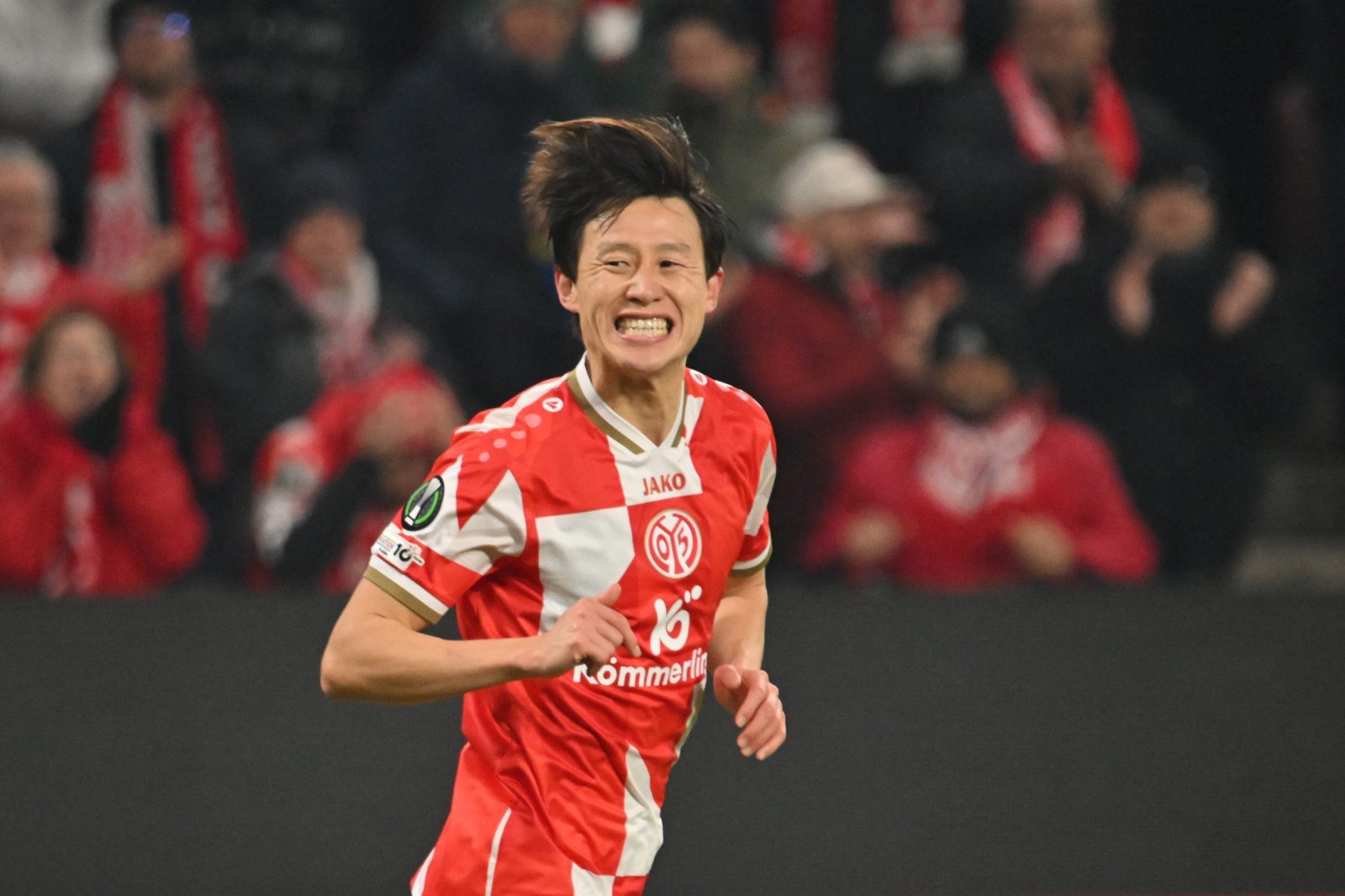 축구 국가대표 이재성(사진)이 유네스코 축구공 캠페인을 위해 매달 기부를 이어가고 있다. 축구로 공존과 평화를 전하는 조용한 선행이 주목받고 있다. 마인츠=AP/뉴시스