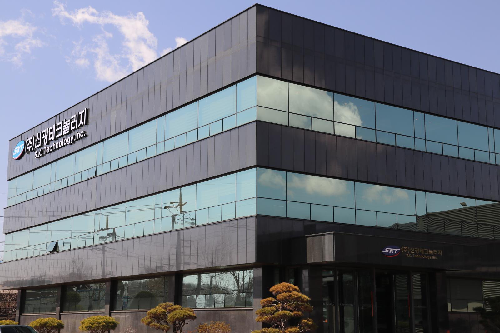 위쪽부터 경기 안산시에 위치한 신광테크놀러지 전경 사진. 신광테크놀러지 제공