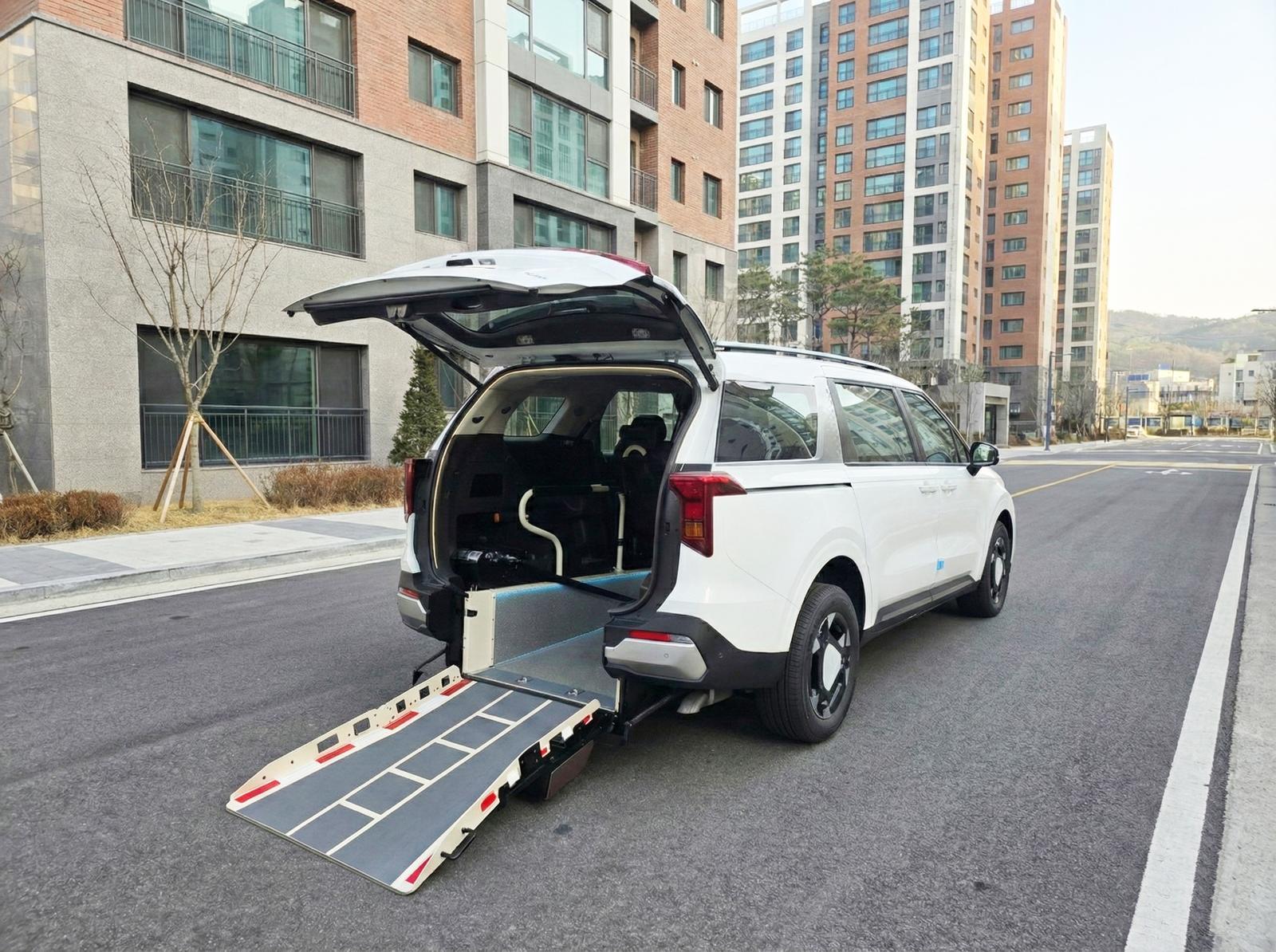 신광테크놀러지 장애인 복지 차량.