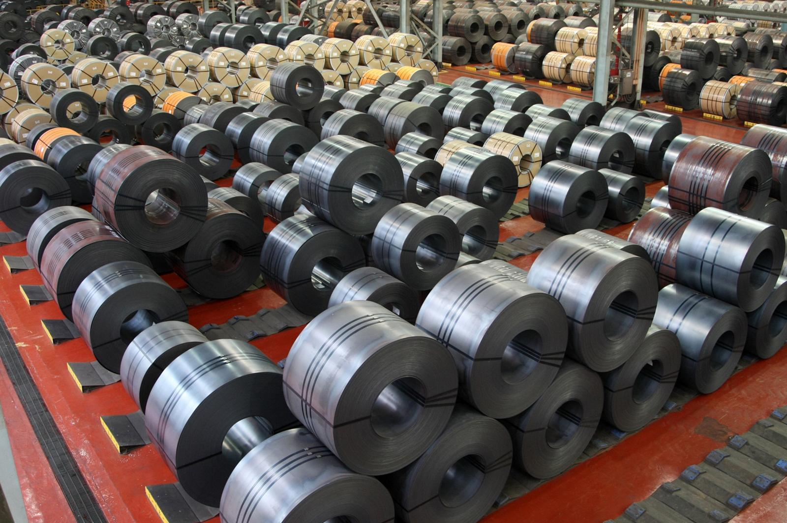 포스코 포항제철소 열연공장에서 생산된 열연코일이 출하를 기다리고 있다. 2018.2.19 뉴스1