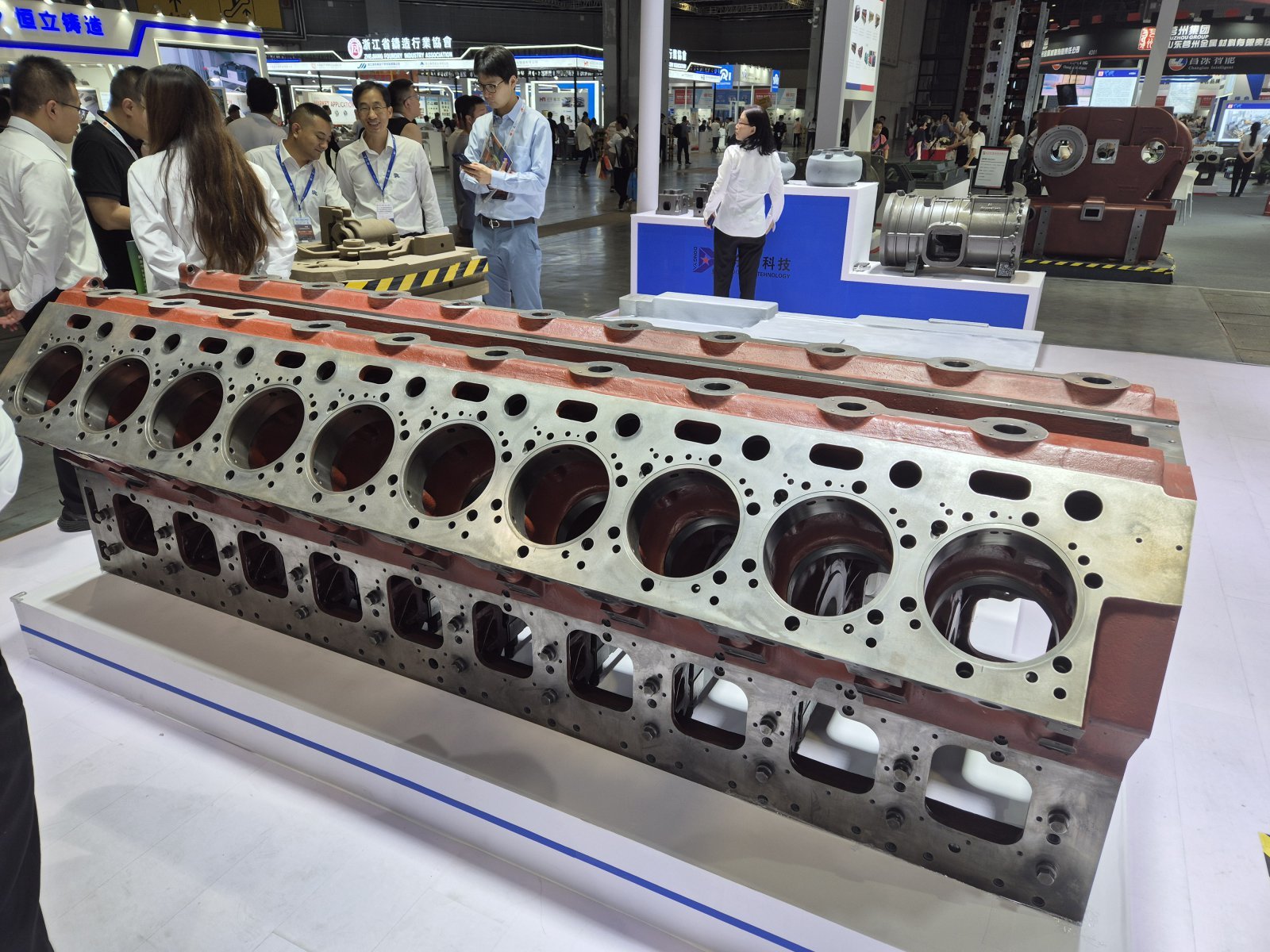 AMSKY S1800을 이용해 만든 엔진 실린더블록.