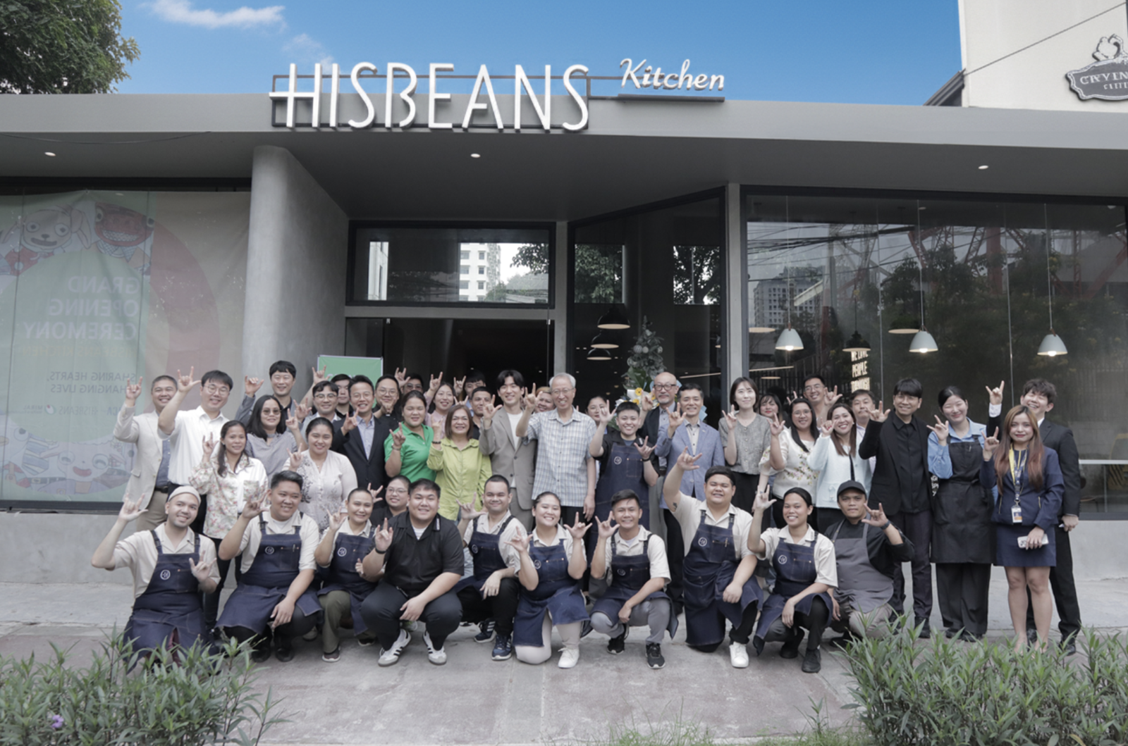 지난 19일(현지 시각) 히즈빈스 키친 2호점이 필리핀 퀘존시에서 개점했다. 밀알복지재단 제공