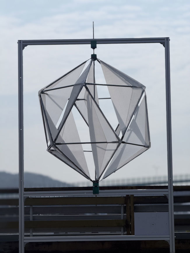 CES 2026 혁신상을 수상한 지오윈드의 수직축 풍력발전기 ‘GW1200’ / 출처=지오윈드