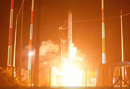 22일(현지 시각) 브라질 공군 산하 알칸타라 우주센터에서 민간 우주발사체 기업 이노스페이스의 첫 상업 발사체 한빛-나노가 발사됐으나 이륙 30초 만에 기체 이상으로 화염을 뿜으며 낙하했다. 이노스페이스 유튜브 캡처