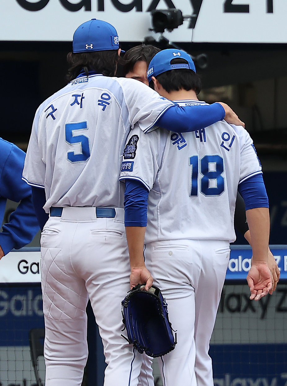 삼성 라이온즈 구자욱과 원태인. /뉴스1
