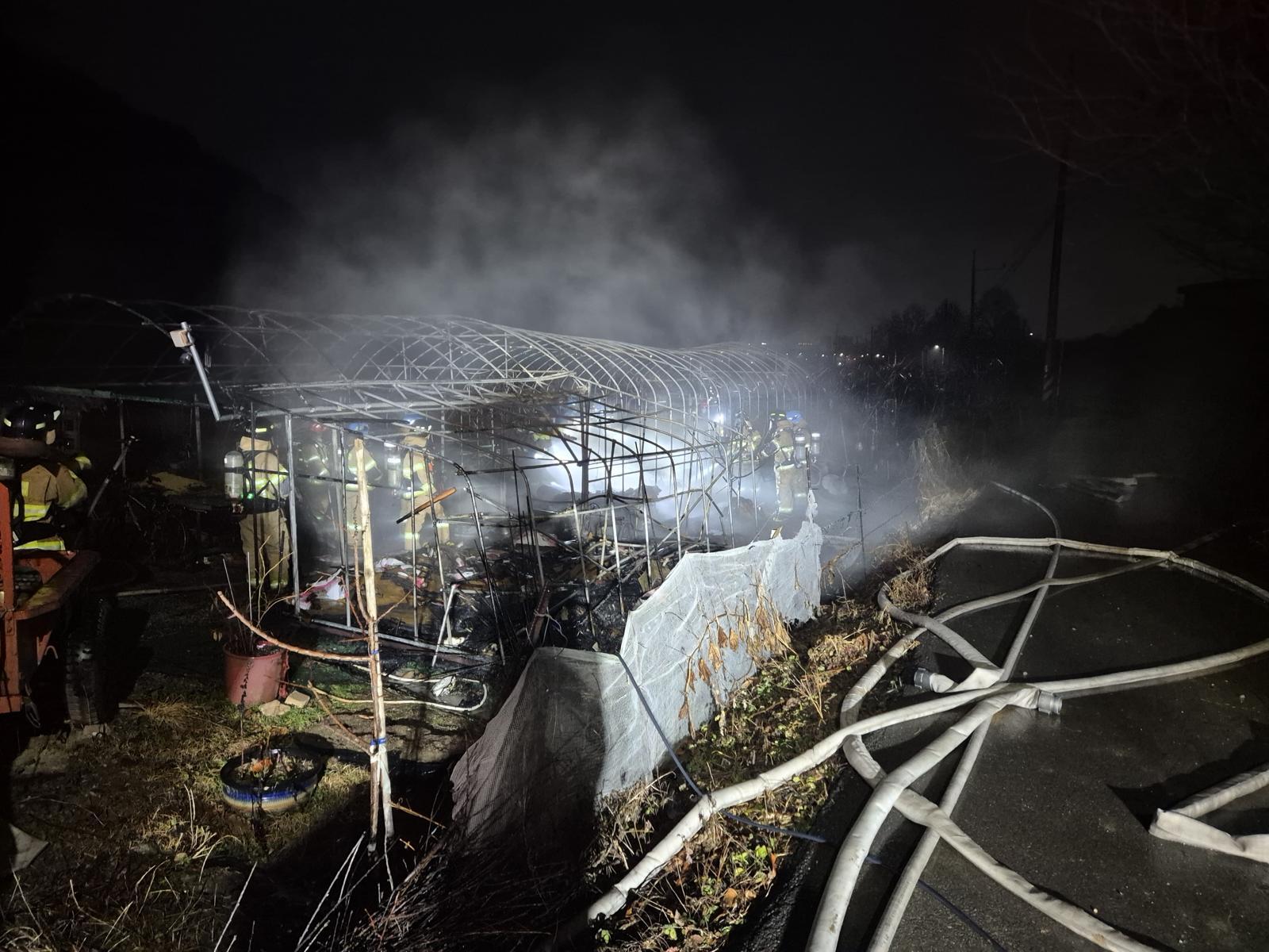 24일 오전 4시19분쯤 대구 수성구 삼덕동의 비닐하우스에서 불이 나 부부가 숨졌다.(독자 제공. 재판매 및 DB금지)