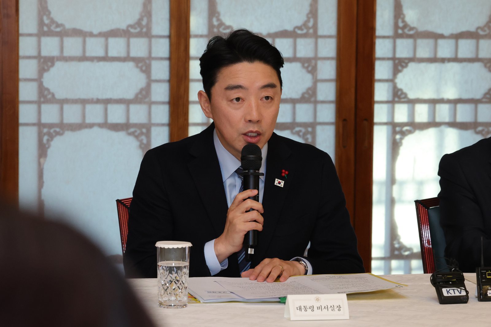 강훈식 대통령실 비서실장이 21일 서울 종로구 국무총리공관에서 열린 제5차 고위당정협의회에서 인사말을 하고 있다.  사진공동취재단