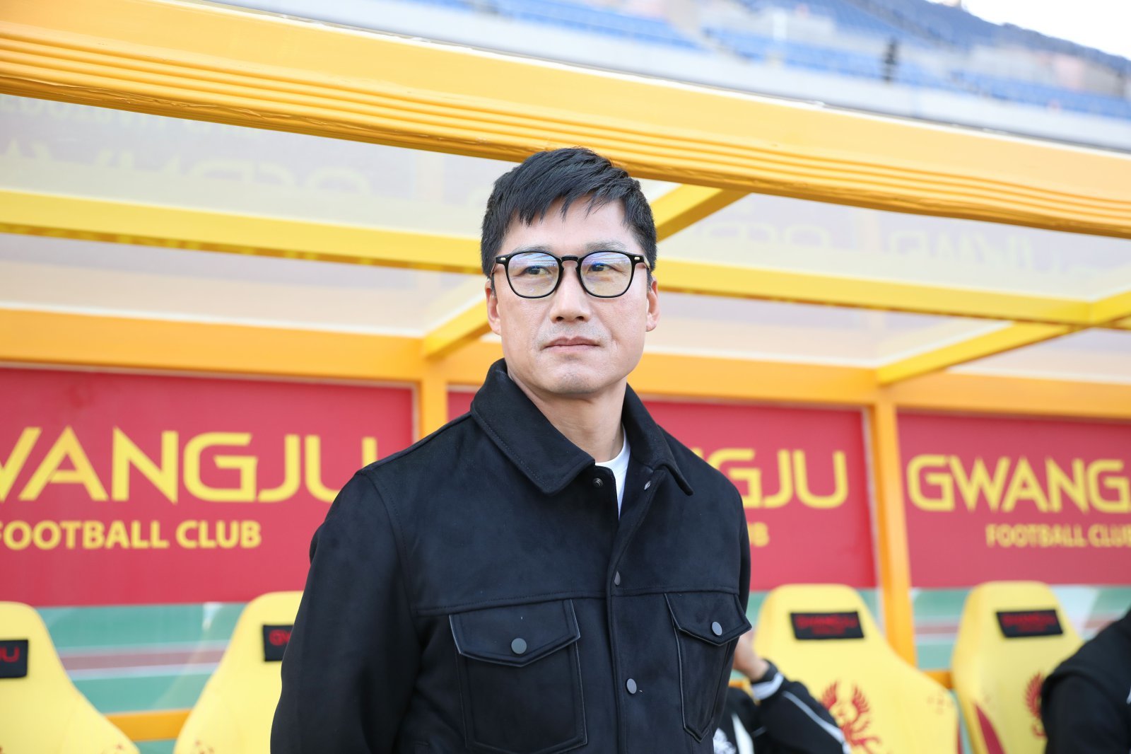 수원 새 사령탑에 이정효 감독.