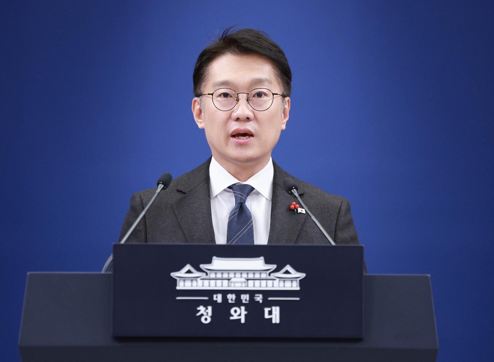 김남준 대변인이 24일 청와대 춘추관에서 희귀질환 환우·가족 현장소통 관련 브리핑을 하고 있다. 2025.12.24. 뉴시스