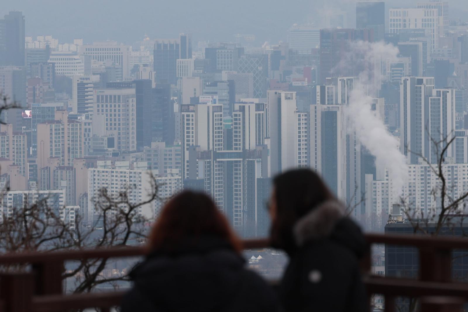 서울 용산구 남산공원에서 바라본 아파트 단지 모습. 2025.12.24 서울=뉴시스