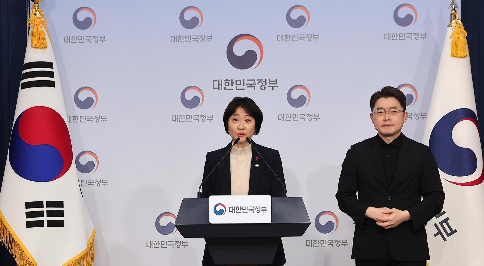 이스란 보건복지부 1차관이 26일 서울 종로구 정부서울청사에서 제3차 아동정책 기본계획 관련 브리핑을 하고 있다. 2025.12.26/뉴스1