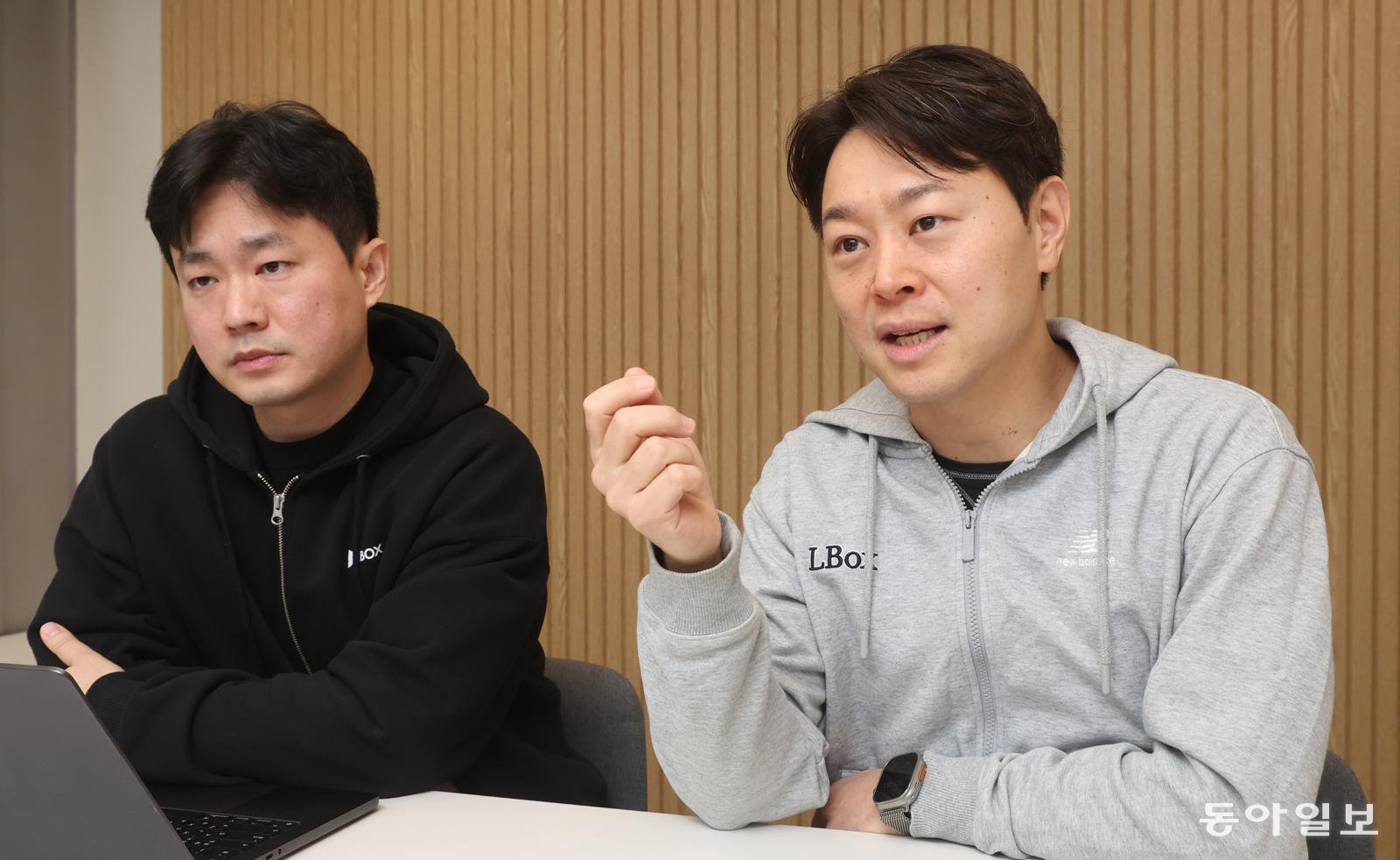 엘박스 이진 대표(오른쪽)와 온경운 Data AI 팀 리더. 2019년 판결문 검색 서비스에서 시작한 엘박스는 현재까지 약 418만 개의 판례를 구축, 변호사를 비롯한 법률 영역 종사자의 업무 기반을 제공해 주고 있다. 특히 지난해 엘박스 AI 서비스를 출시한 이후 법률 AI 기업으로 리브랜딩하며 국내 1위의 리걸테크 기업으로 거듭났다. 송은석 기자 silverstone@donga.com