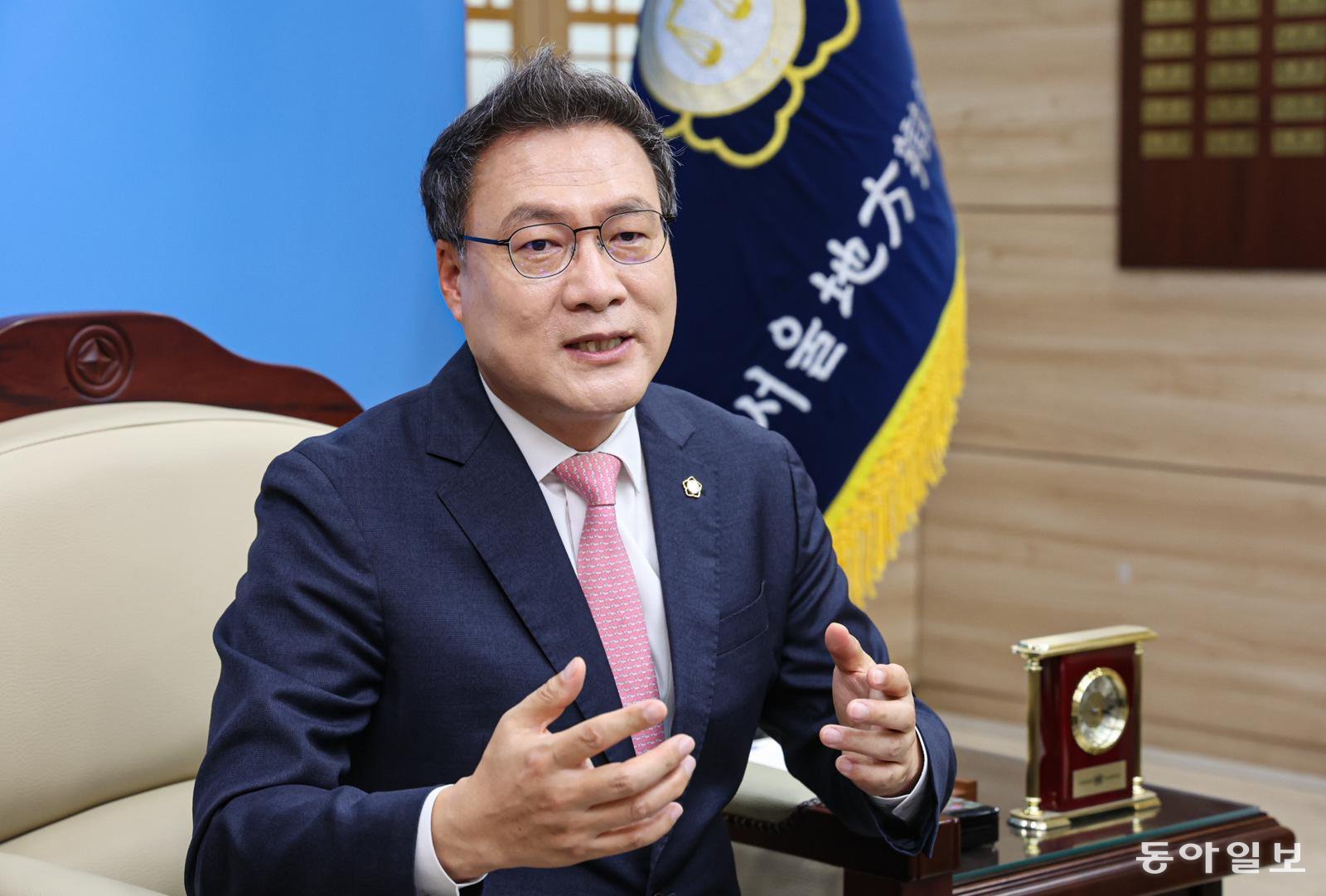 조순열 서울지방변호사회 회장이 15일 오후 서울 서초구 서울지방변호사회에서 동아일보와 인터뷰하고 있다. 
이한결 기자 always@donga.com