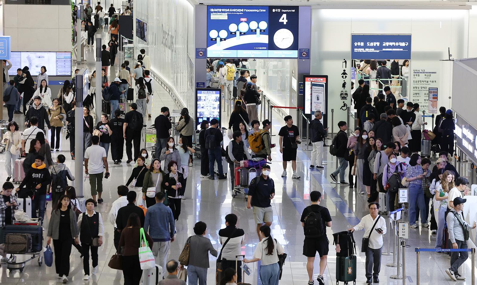 인천국제공항 제1여객터미널 출국장이 여행객들로 북적이고 있다. 2025.10.6/뉴스1