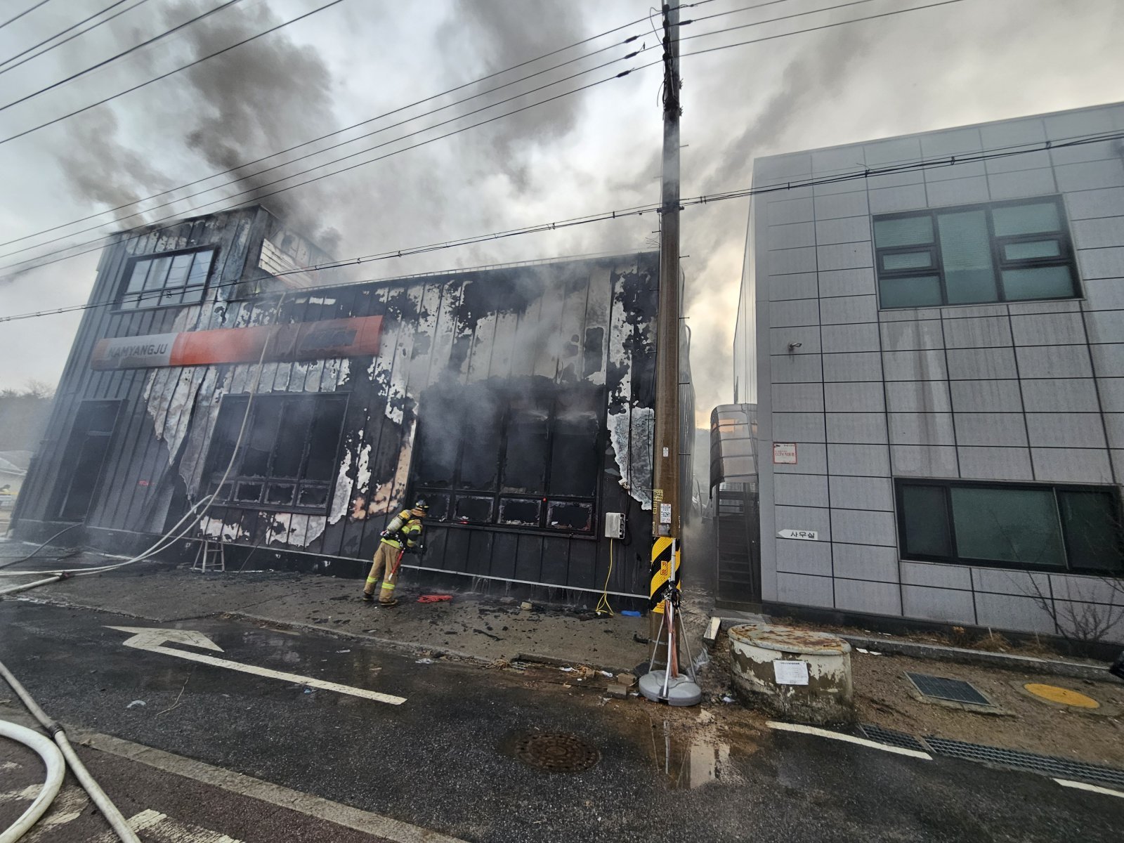 남양주 별내면 이륜차 정비업체 화재 현장.(경기도북부소방재난본부 제공. 재판매 및 DB금지)