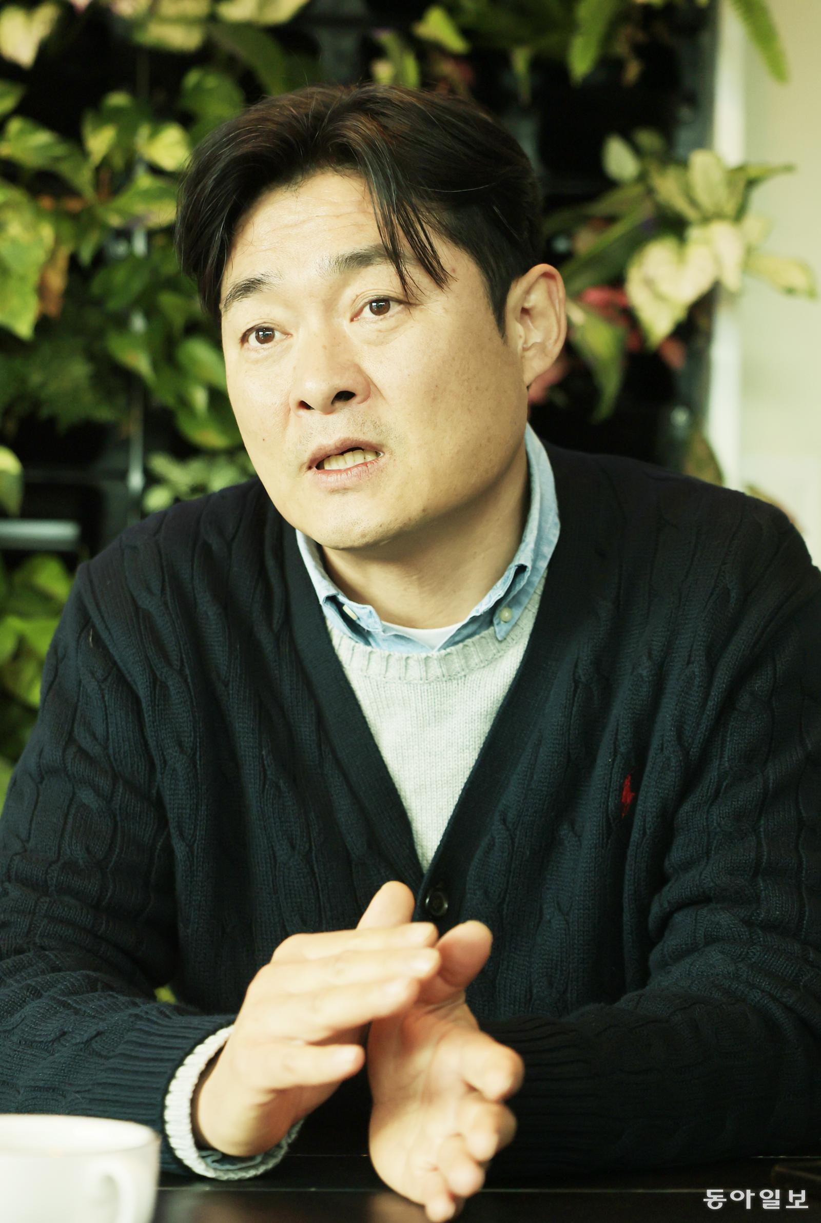 26일 전남 무안의 한 사무실에서 만난 천병현 씨가 사고 당시에 대해 얘기하고 있다. 무안=박영철 기자 skyblue@donga.com