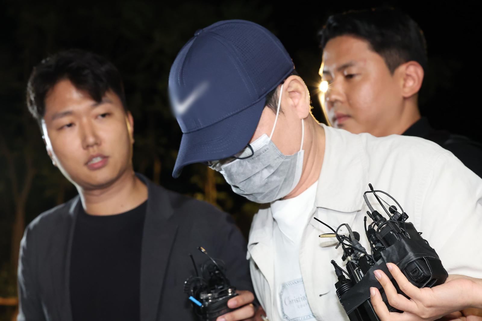 삼부토건 주가조작 의혹 사건의 ‘키맨’ 이기훈씨가 목포에서 체포돼 11일 서울 종로구 김건희 특검팀으로 호송되어 오고 있다. 2025.09.11. 뉴시스