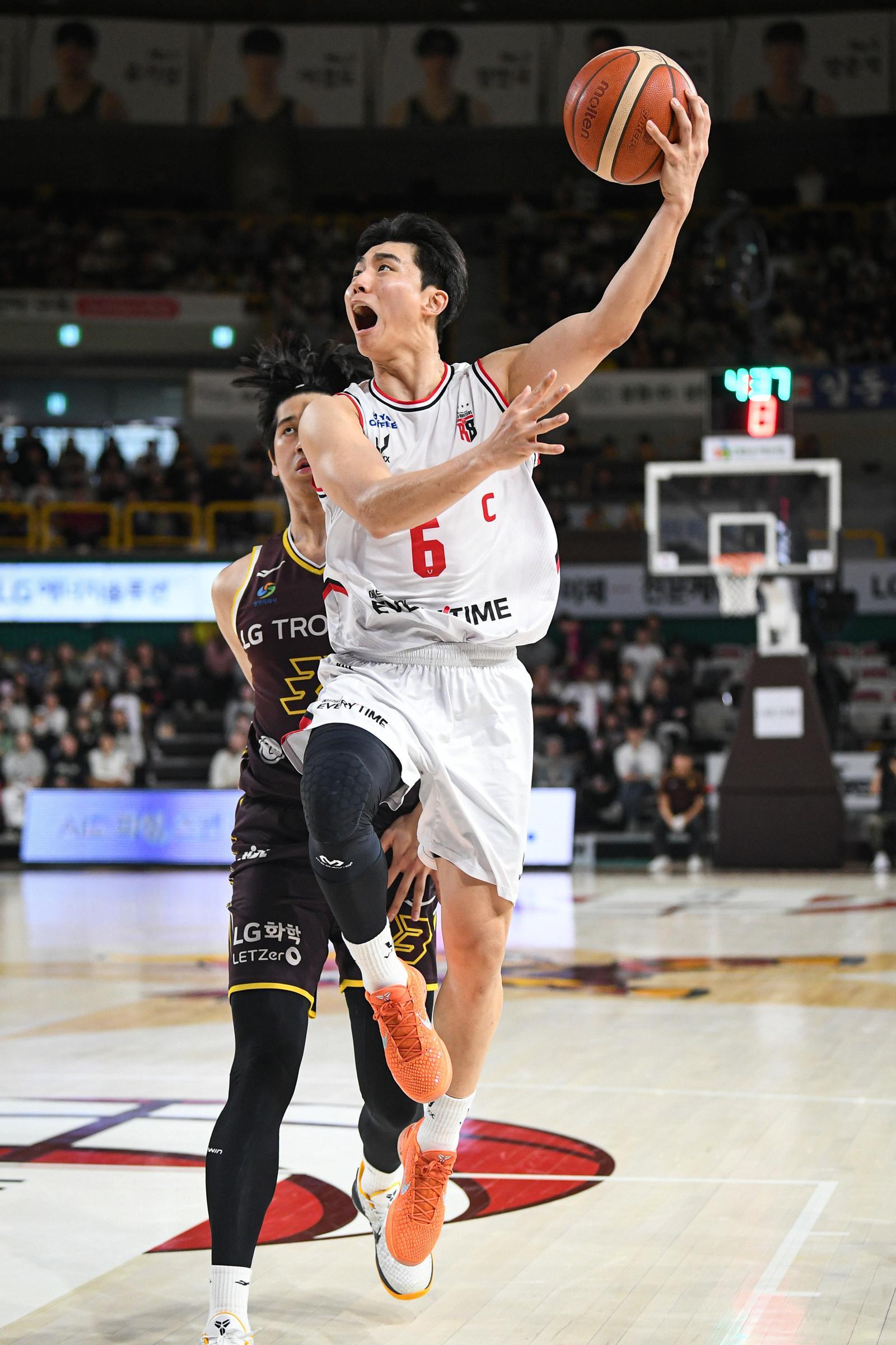 정관장, LG의 연승 행진에 제동…‘짠물 수비’로 72-56 완승