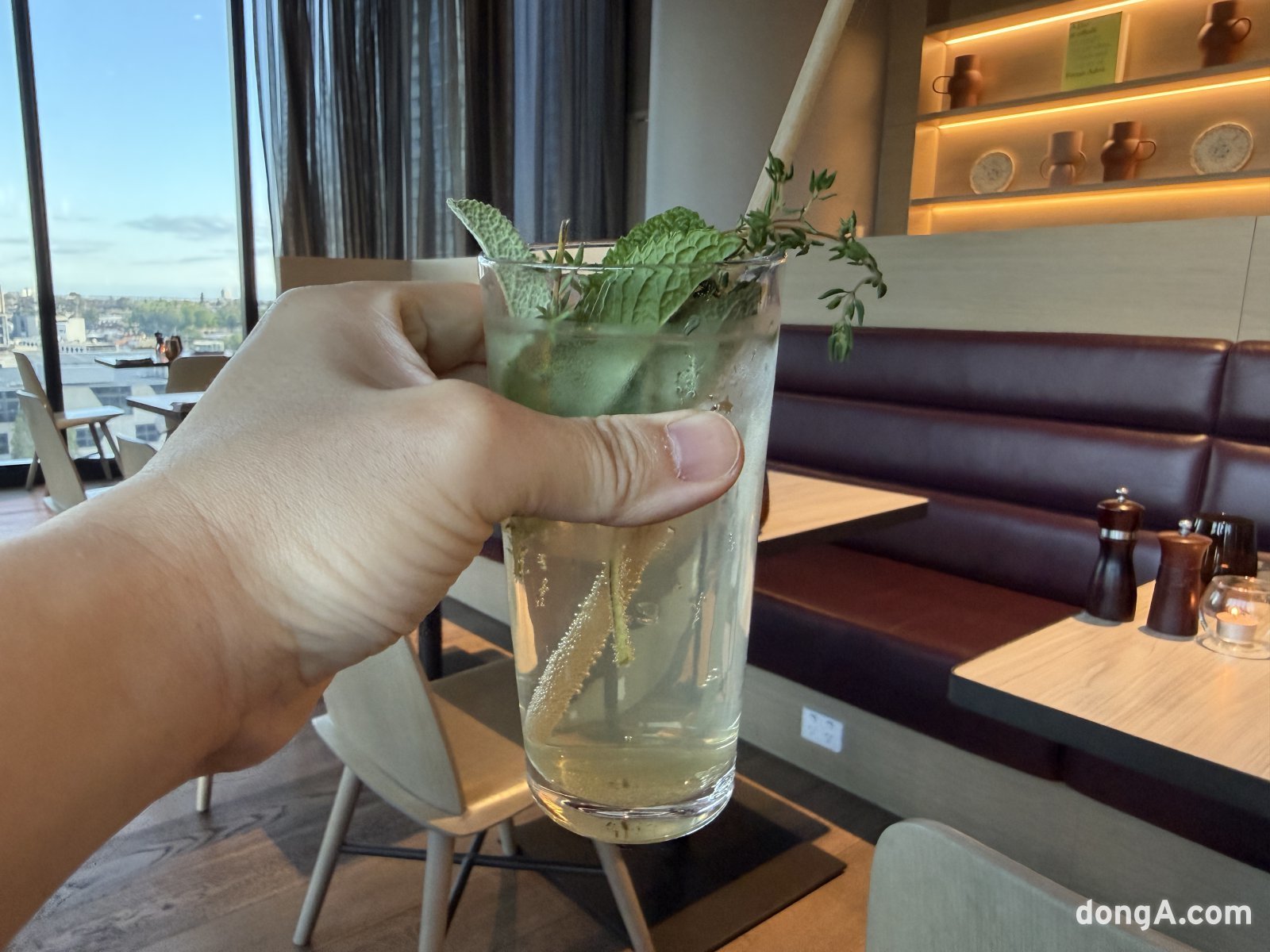 AC 호텔 칵테일과 브런치 식사.