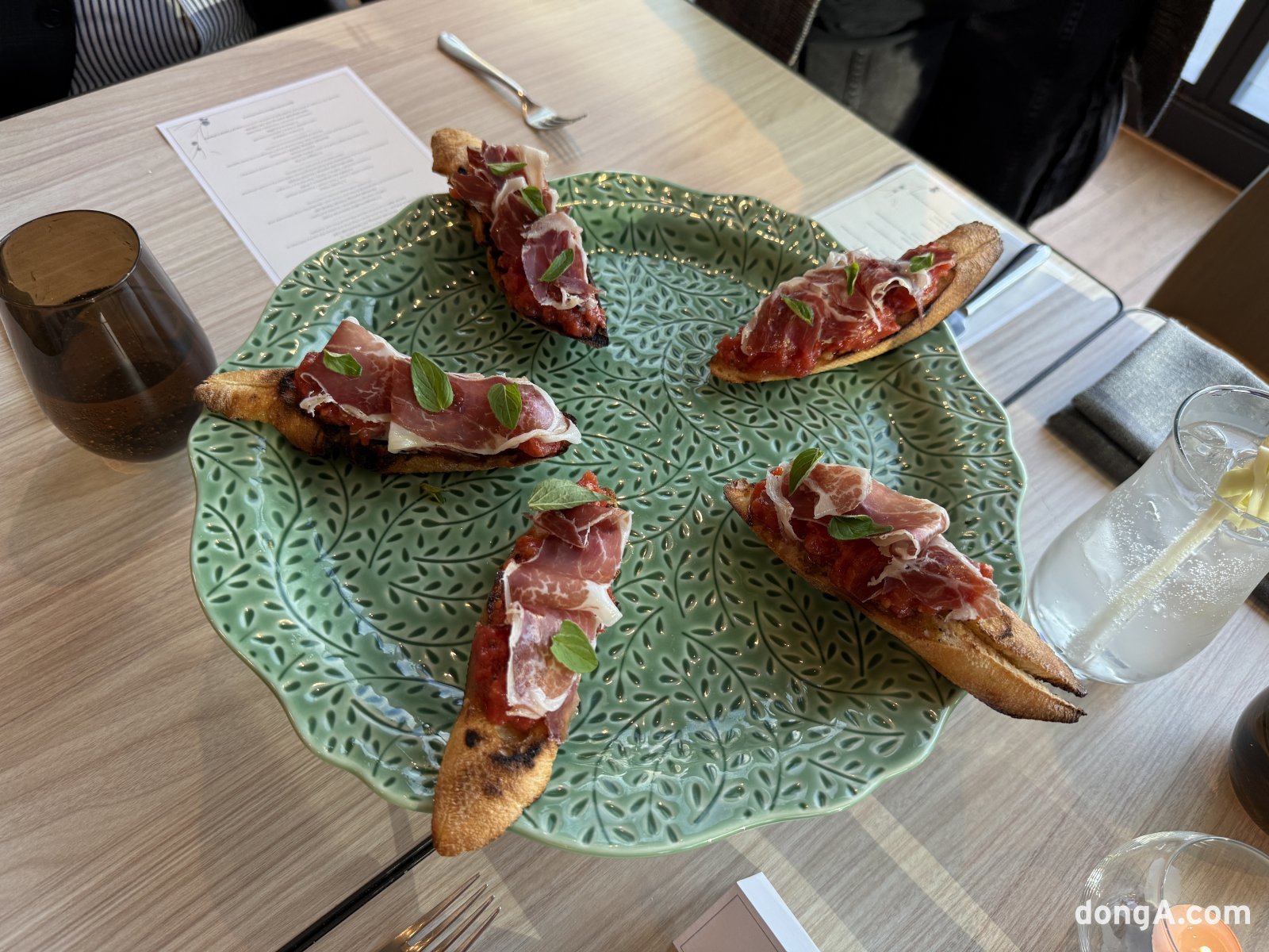 AC 호텔 칵테일과 브런치 식사.