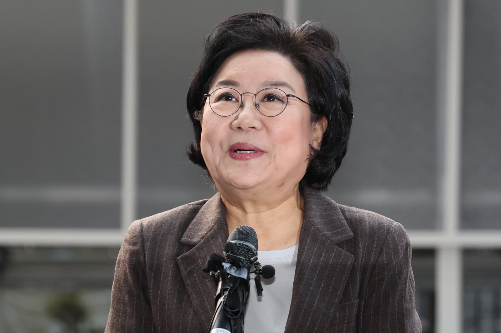 이혜훈 기획예산처 장관 후보자가 29일 오전 서울 중구 예금보험공사에 마련된 인사청문회 준비 사무실로 출근하며 지명 소감을 밝히고 있다. 2025.12.29. 뉴시스