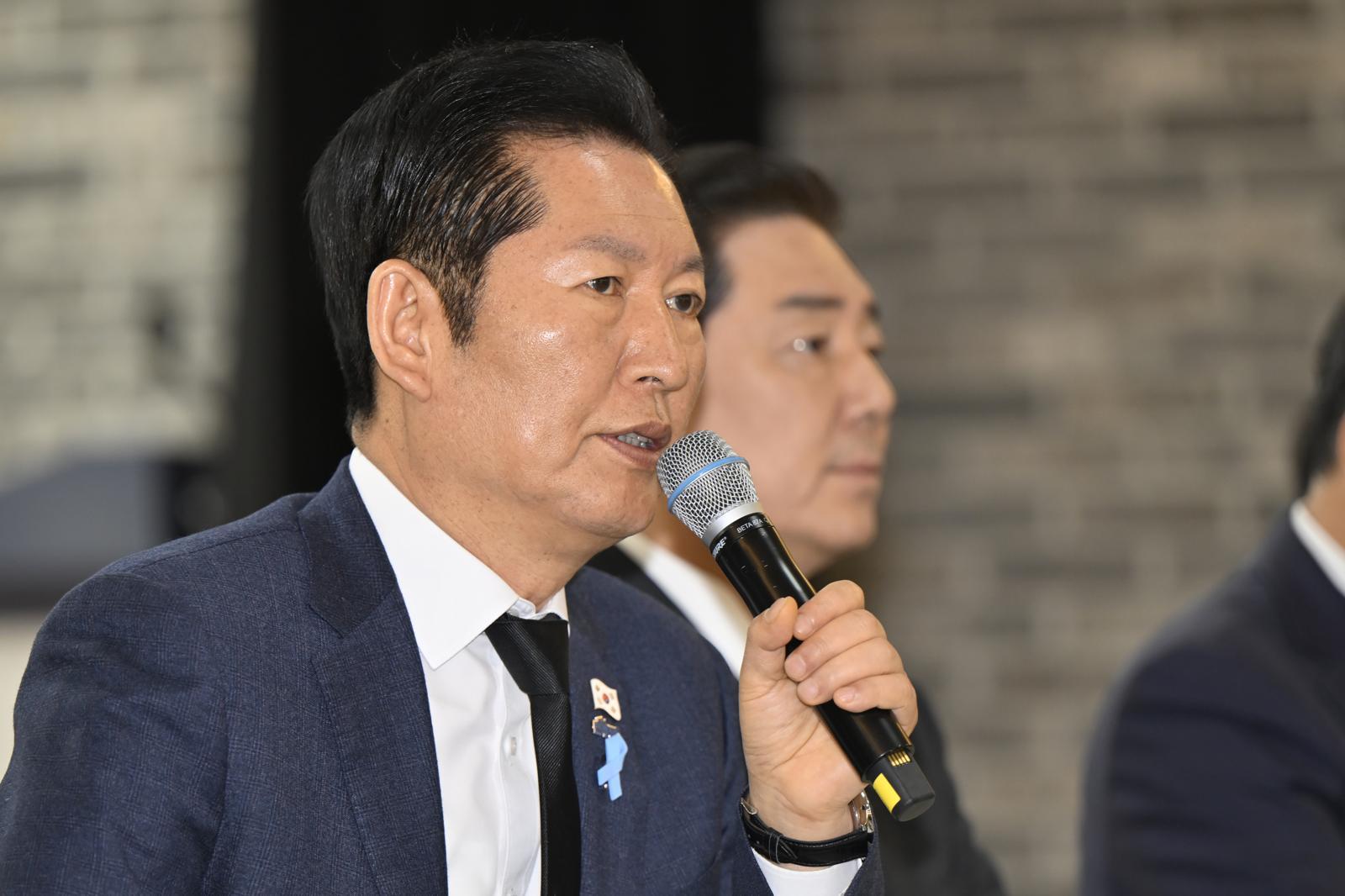 정청래 더불어민주당 대표가 29일 오전 전남 무안군 승달문화예술회관에서 열린 현장 최고위원회의에서 발언하고 있다. 2025.12.29. 뉴시스