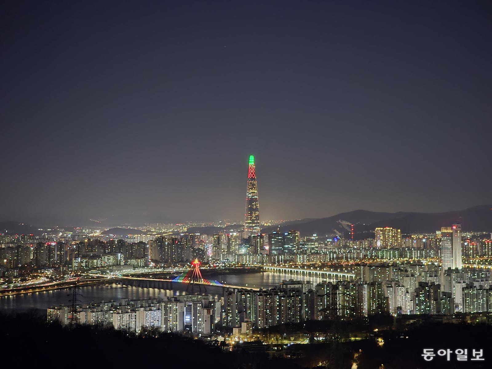 아차산 고구려정에서 바라본 잠실 야경.