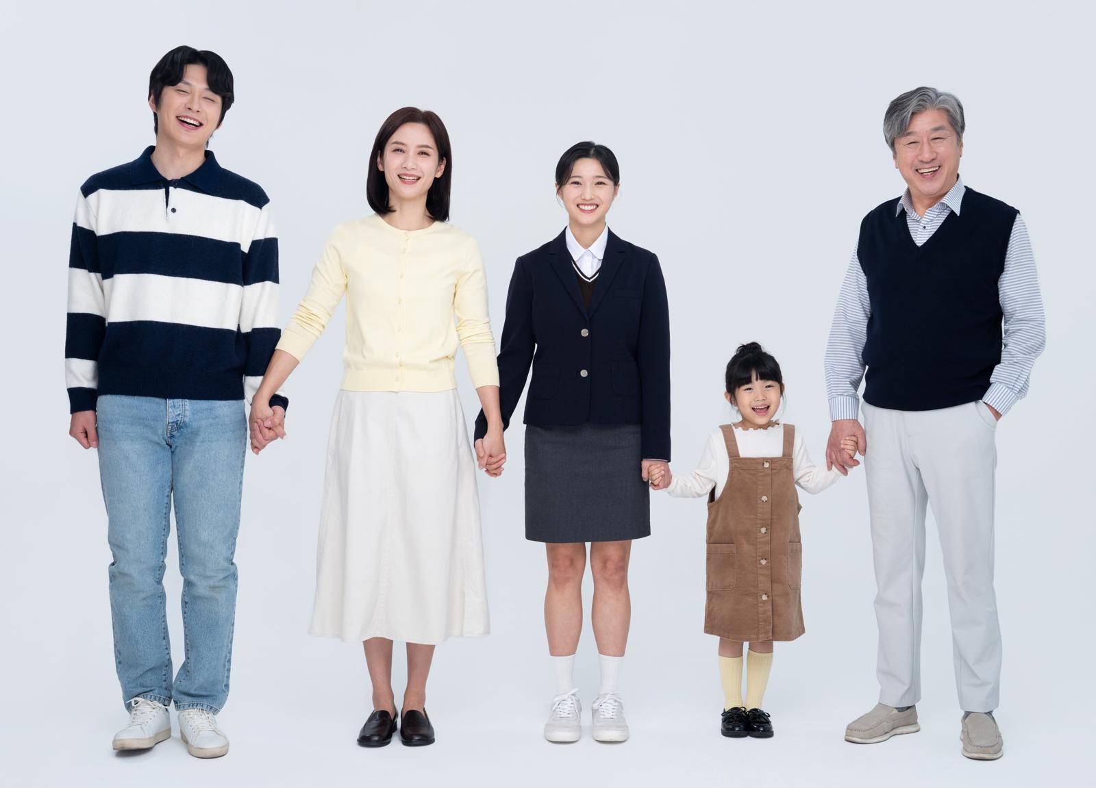 정부가 내년부터 임신과 출산, 돌봄 등 복지 지원 정책을 대폭 확충하며 이른바 ‘요람에서 무덤까지’에 부합할 생애 주기별 맞춤형 지원을 추진하기로 했다. 게티이미지뱅크