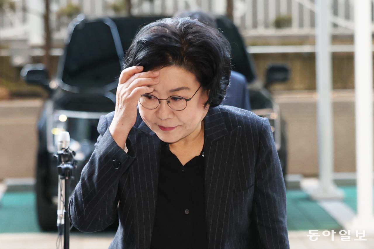 초대 기획예산처 장관 후보자로 지명된 이혜훈 전 국민의힘 의원이 30일 오전 서울 중구 예금보험공사에 마련된 인사청문회 준비 사무실로 출근하며 과거 비상계엄 내란 옹호 발언에 대해 사과하고 있다. 이한결 기자 always@donga.com